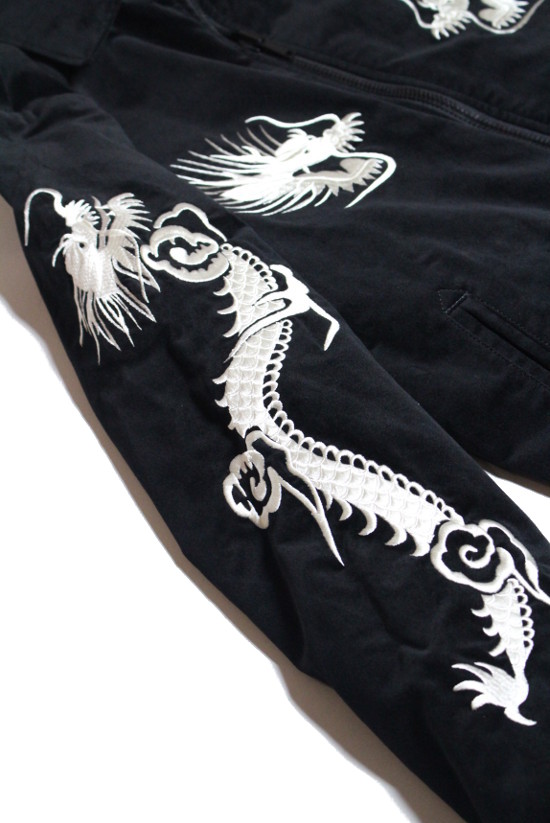 1PIU1UGUALE3 SOUVENIR DRAGON – BLACK  –